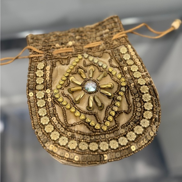 India Made Sequined Gold Beaded Drawstring Bag 6x7.5 - Picture 2 of 4